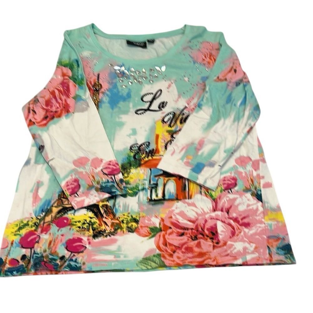 Onque casuals sz small 3/4 sleeve floral print Eiffel Tower embellished top EUC